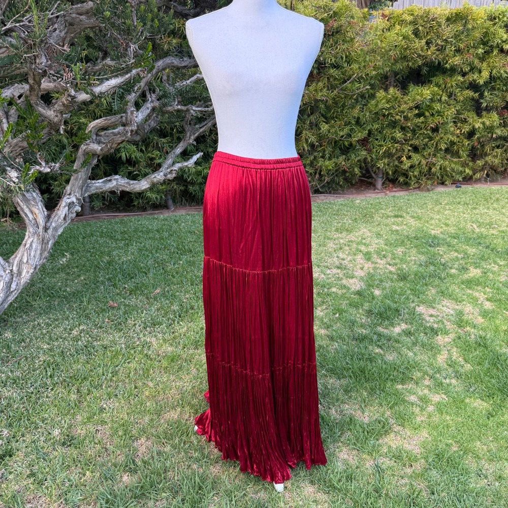 Double D Ranchwear Womens Red Pleated Tiered Maxi Skirt Satin Sheen Western M - Picture 2 of 8